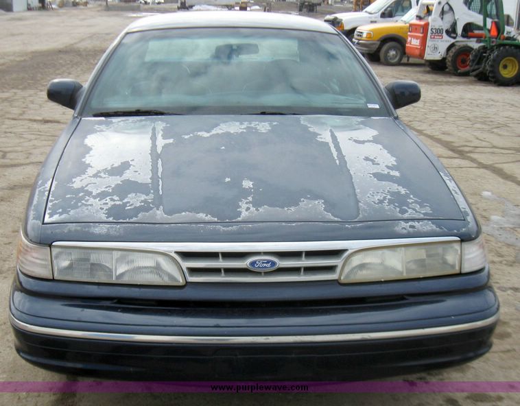 image for item 3362 1995 Ford Crown Victoria Police Interceptor