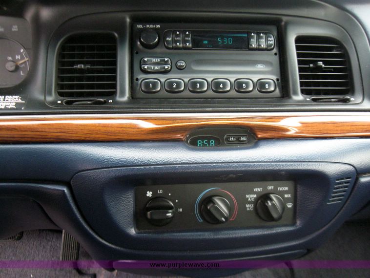 image for item 3362 1995 Ford Crown Victoria Police Interceptor