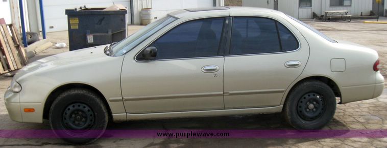 image for item 3363 1997 Nissan Altima