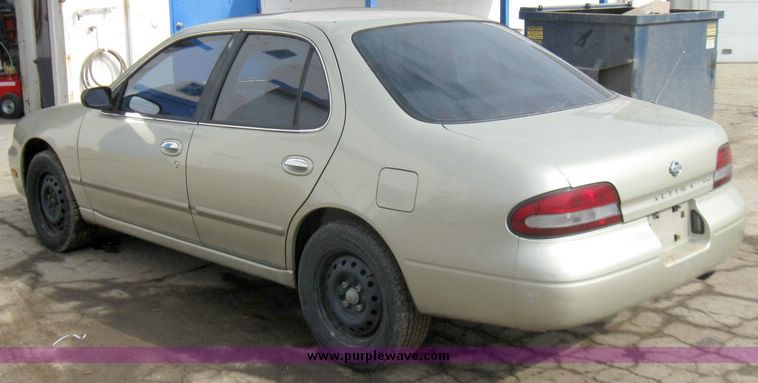 image for item 3363 1997 Nissan Altima