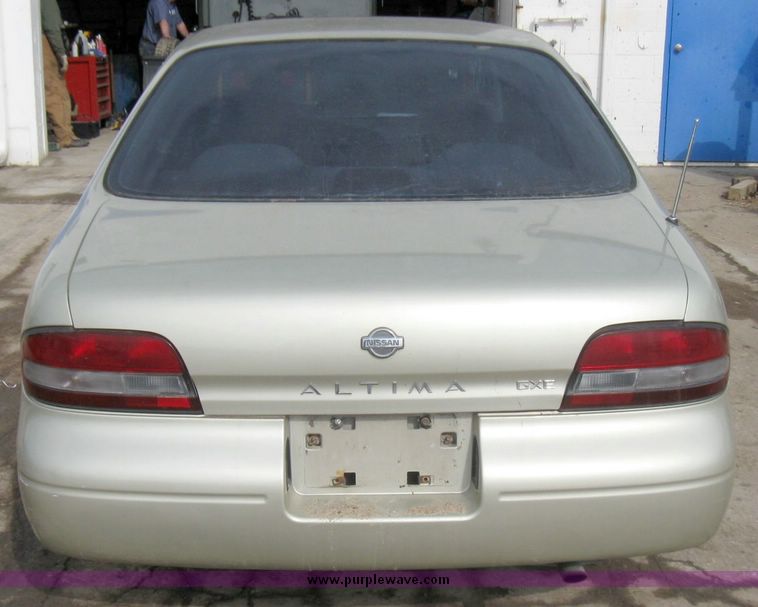 image for item 3363 1997 Nissan Altima
