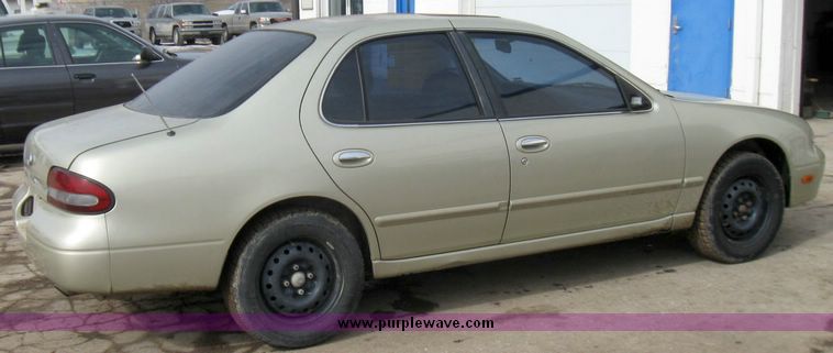 image for item 3363 1997 Nissan Altima