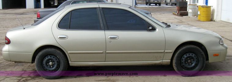 image for item 3363 1997 Nissan Altima