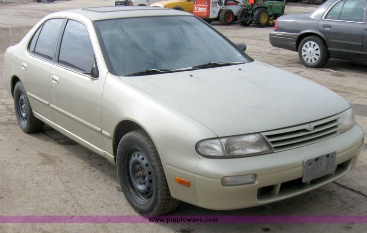 image for item 3363 1997 Nissan Altima