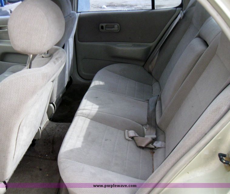 image for item 3363 1997 Nissan Altima