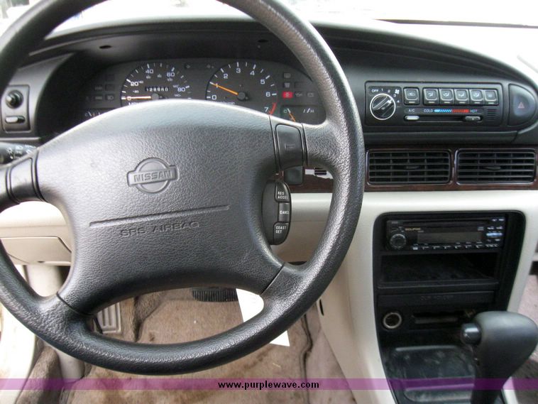 image for item 3363 1997 Nissan Altima