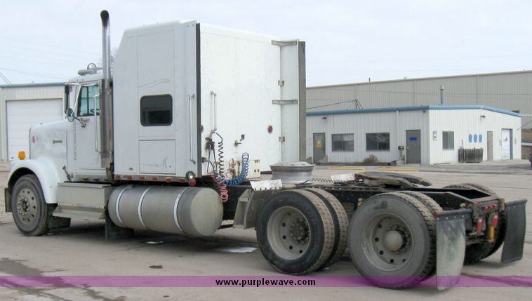 image for item 3367 1992 International Series 9300 semi