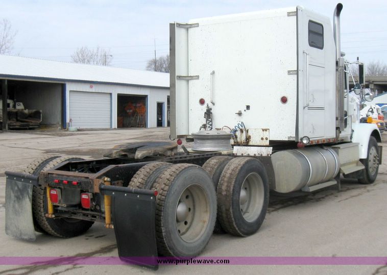 image for item 3367 1992 International Series 9300 semi