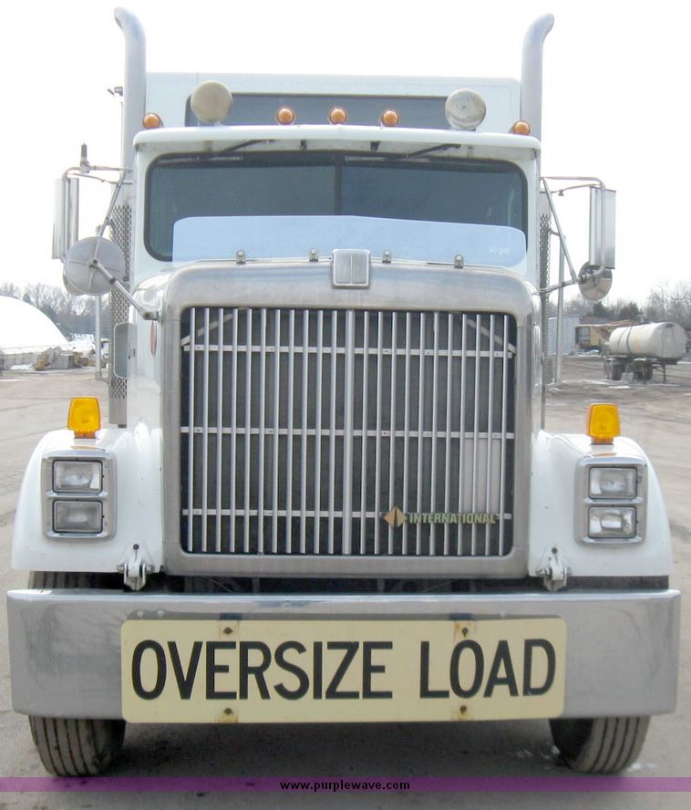 image for item 3367 1992 International Series 9300 semi