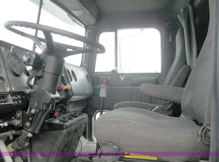 image for item 3367 1992 International Series 9300 semi