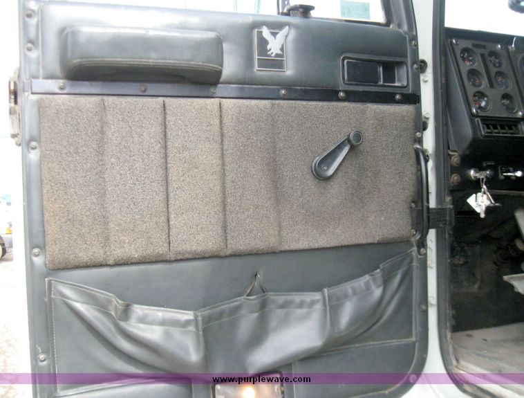 image for item 3367 1992 International Series 9300 semi