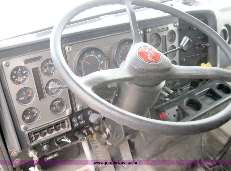 image for item 3367 1992 International Series 9300 semi