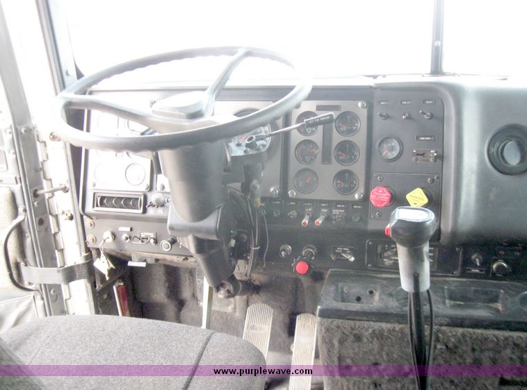 image for item 3367 1992 International Series 9300 semi