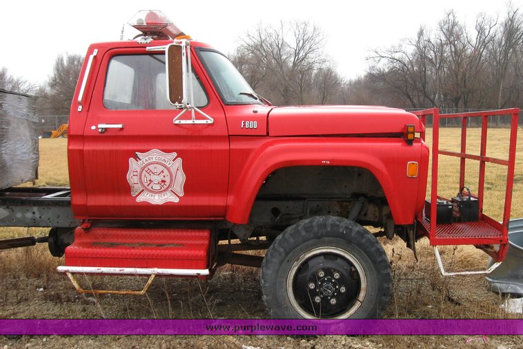 image for item 3369 1977 Ford F-600 truck