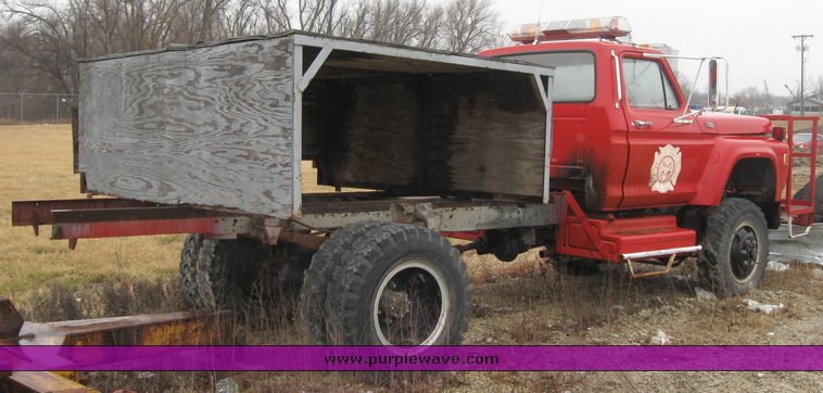 image for item 3369 1977 Ford F-600 truck