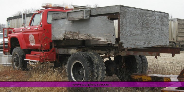image for item 3369 1977 Ford F-600 truck