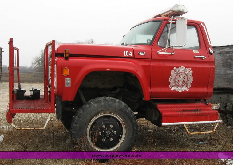 image for item 3369 1977 Ford F-600 truck