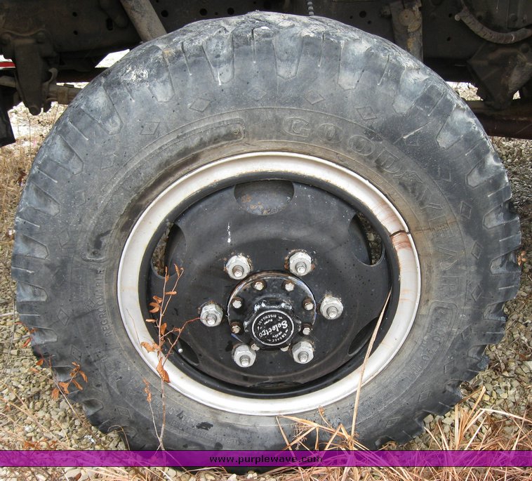 image for item 3369 1977 Ford F-600 truck