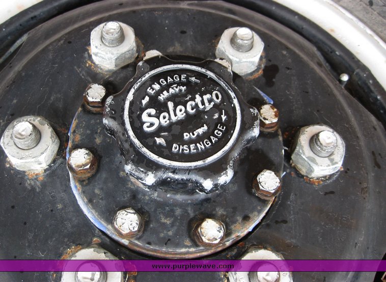 image for item 3369 1977 Ford F-600 truck