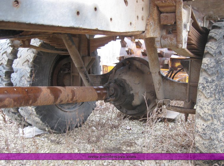 image for item 3369 1977 Ford F-600 truck