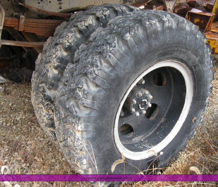 image for item 3369 1977 Ford F-600 truck