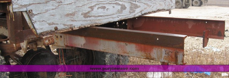 image for item 3369 1977 Ford F-600 truck