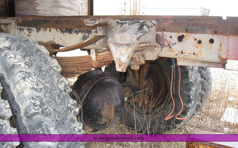 image for item 3369 1977 Ford F-600 truck