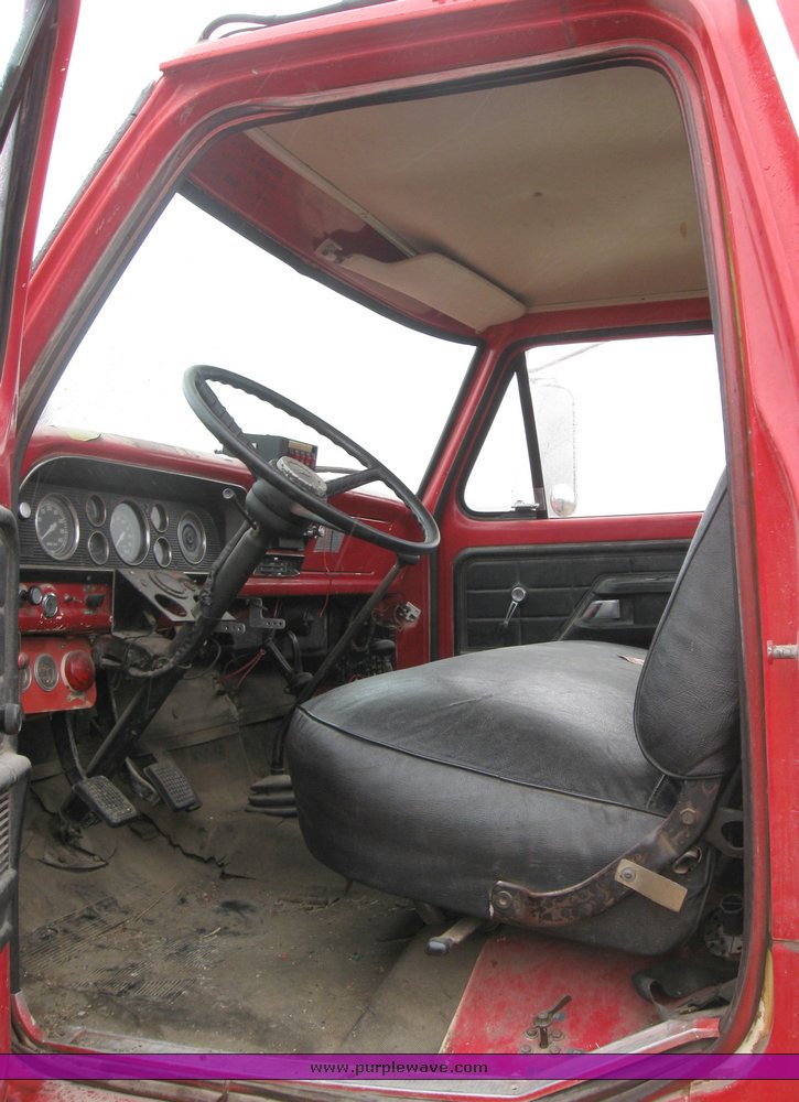 image for item 3369 1977 Ford F-600 truck