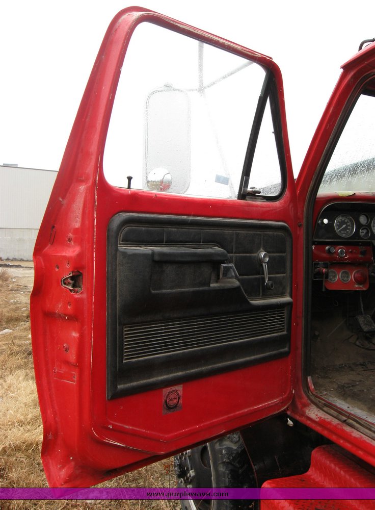 image for item 3369 1977 Ford F-600 truck