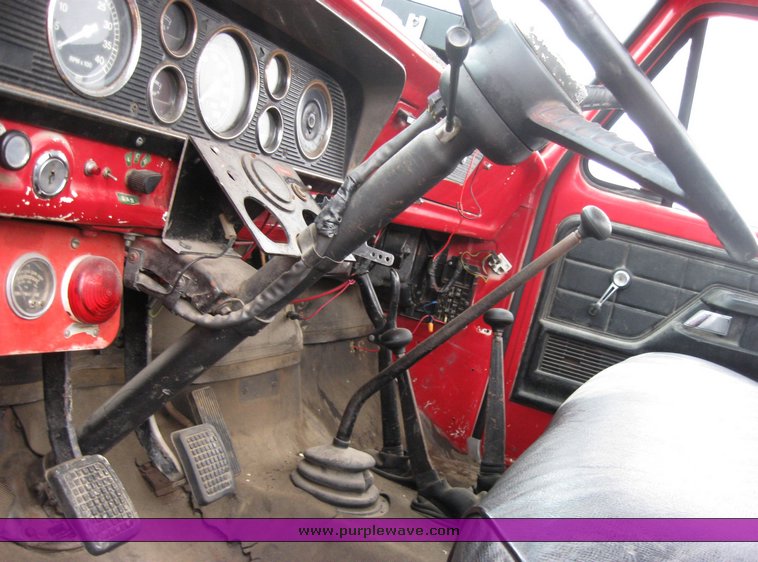 image for item 3369 1977 Ford F-600 truck