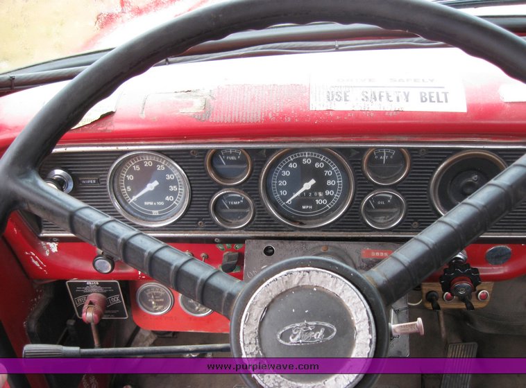 image for item 3369 1977 Ford F-600 truck