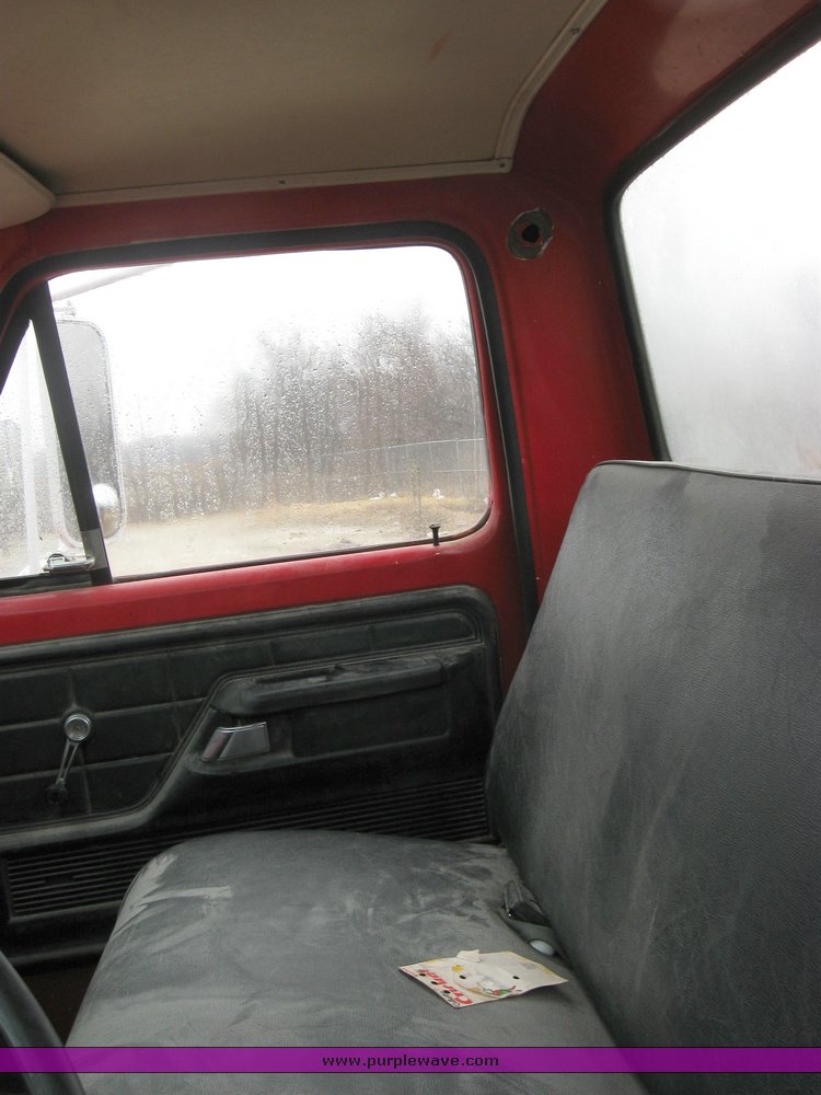 image for item 3369 1977 Ford F-600 truck