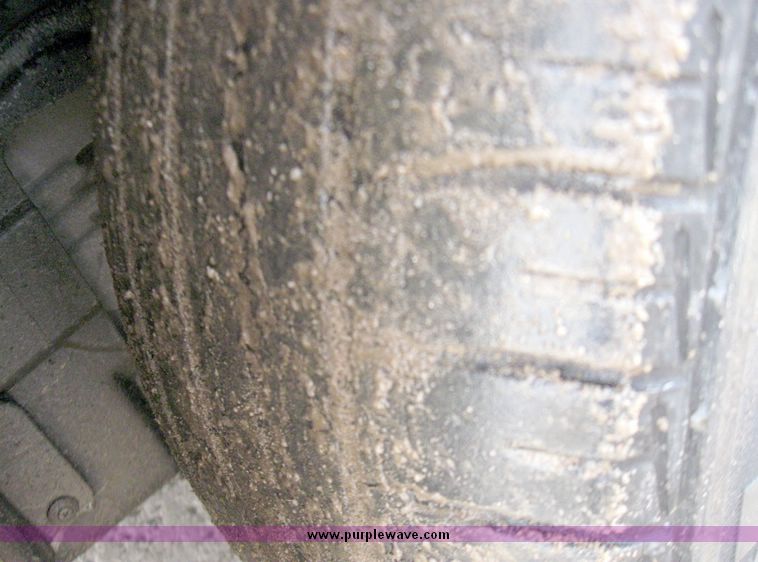 image for item 3370 2003 Chrysler Sebring LX