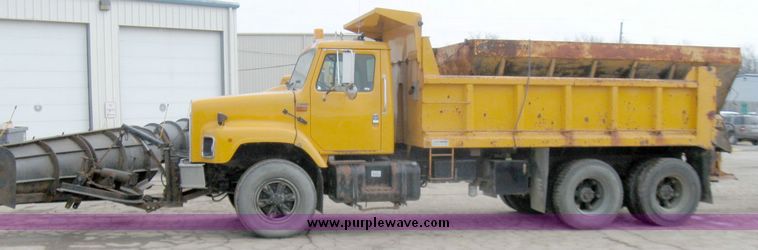 image for item 3372 2001 International Series 2654 dump truck with 15' dump bed