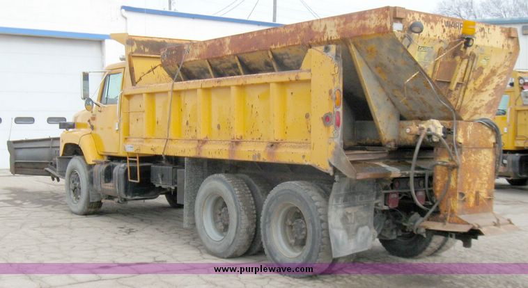 image for item 3372 2001 International Series 2654 dump truck with 15' dump bed
