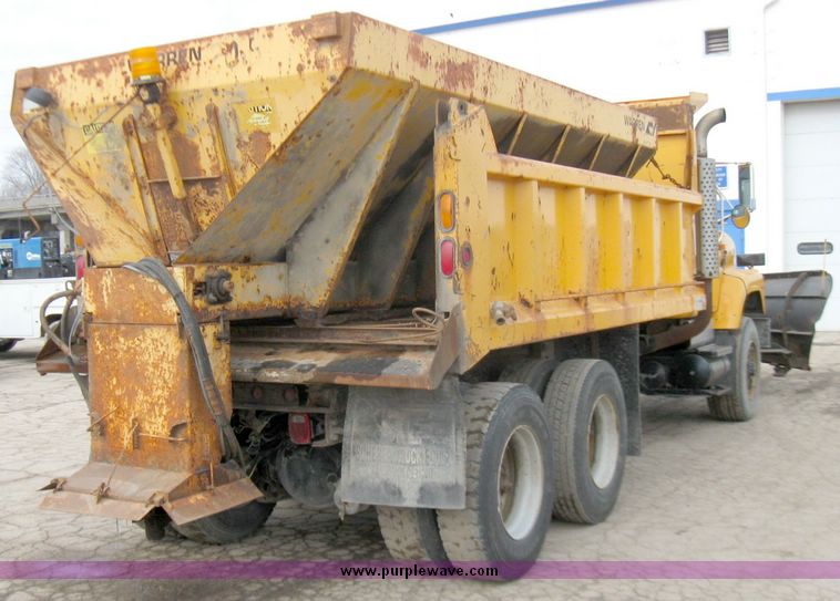 image for item 3372 2001 International Series 2654 dump truck with 15' dump bed
