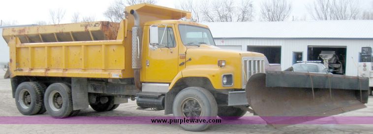 image for item 3372 2001 International Series 2654 dump truck with 15' dump bed