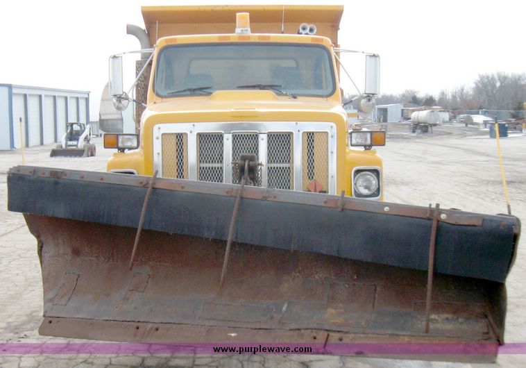 image for item 3372 2001 International Series 2654 dump truck with 15' dump bed