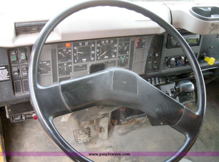 image for item 3372 2001 International Series 2654 dump truck with 15' dump bed