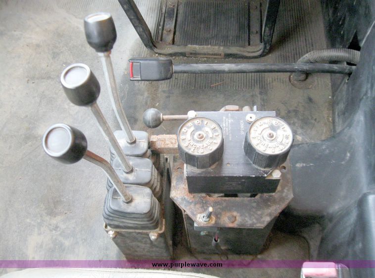 image for item 3372 2001 International Series 2654 dump truck with 15' dump bed