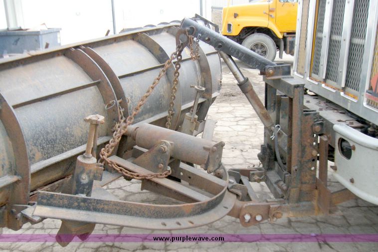 image for item 3372 2001 International Series 2654 dump truck with 15' dump bed