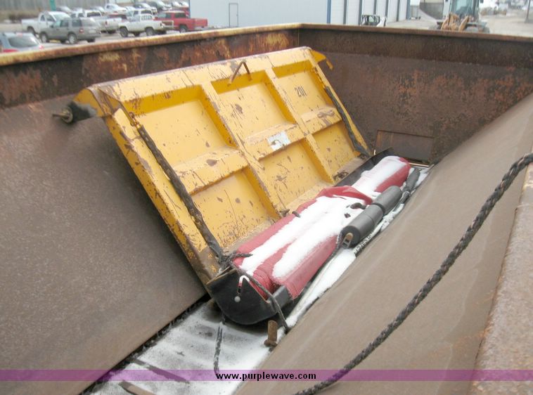 image for item 3372 2001 International Series 2654 dump truck with 15' dump bed