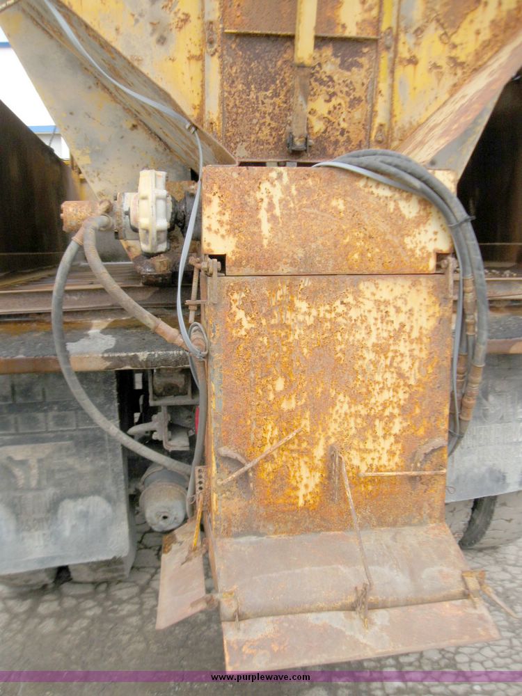 image for item 3372 2001 International Series 2654 dump truck with 15' dump bed