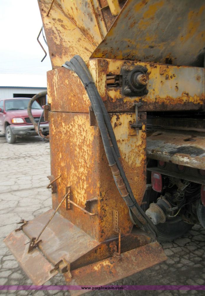 image for item 3372 2001 International Series 2654 dump truck with 15' dump bed