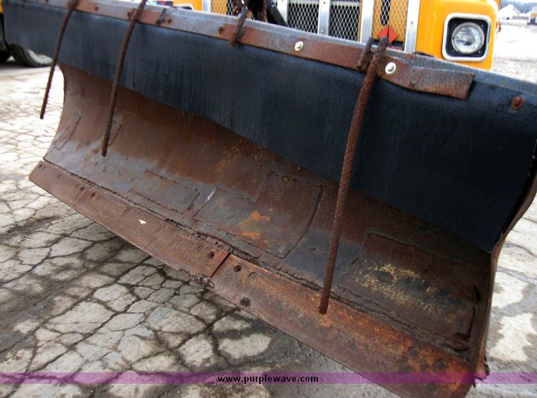 image for item 3372 2001 International Series 2654 dump truck with 15' dump bed