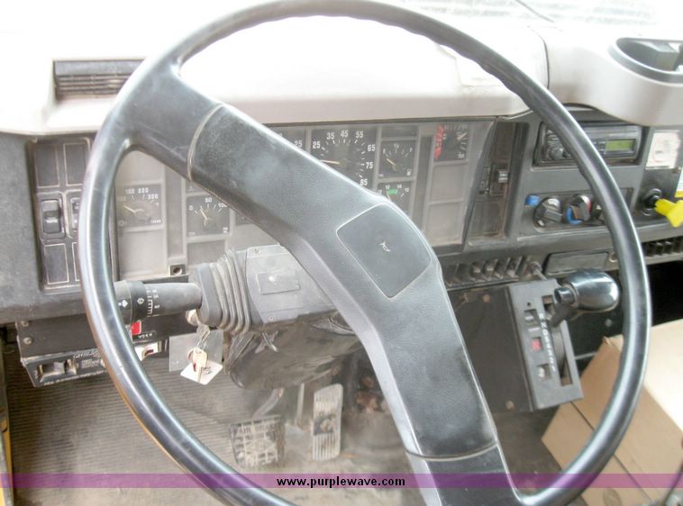 image for item 3373 2000 International Series 2654 dump truck with 15' dump bed