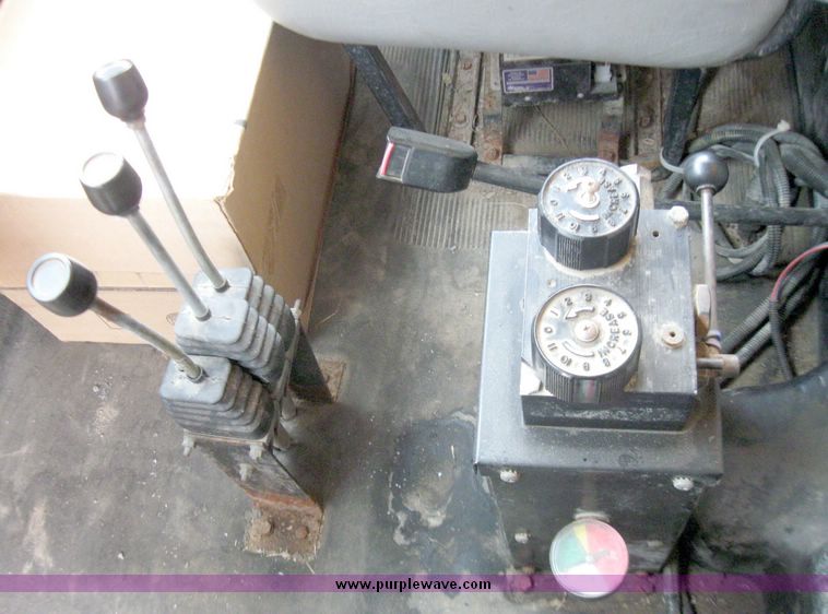 image for item 3373 2000 International Series 2654 dump truck with 15' dump bed