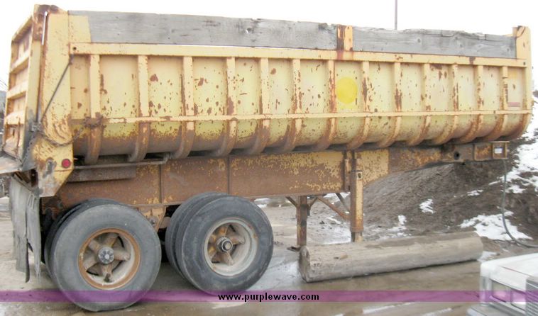 image for item 3374 1987 Fruehauf end dump trailer