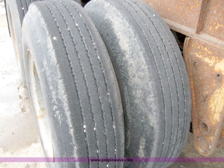 image for item 3374 1987 Fruehauf end dump trailer