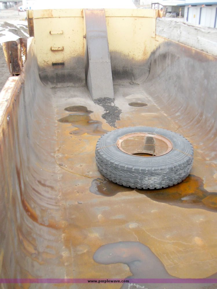 image for item 3374 1987 Fruehauf end dump trailer